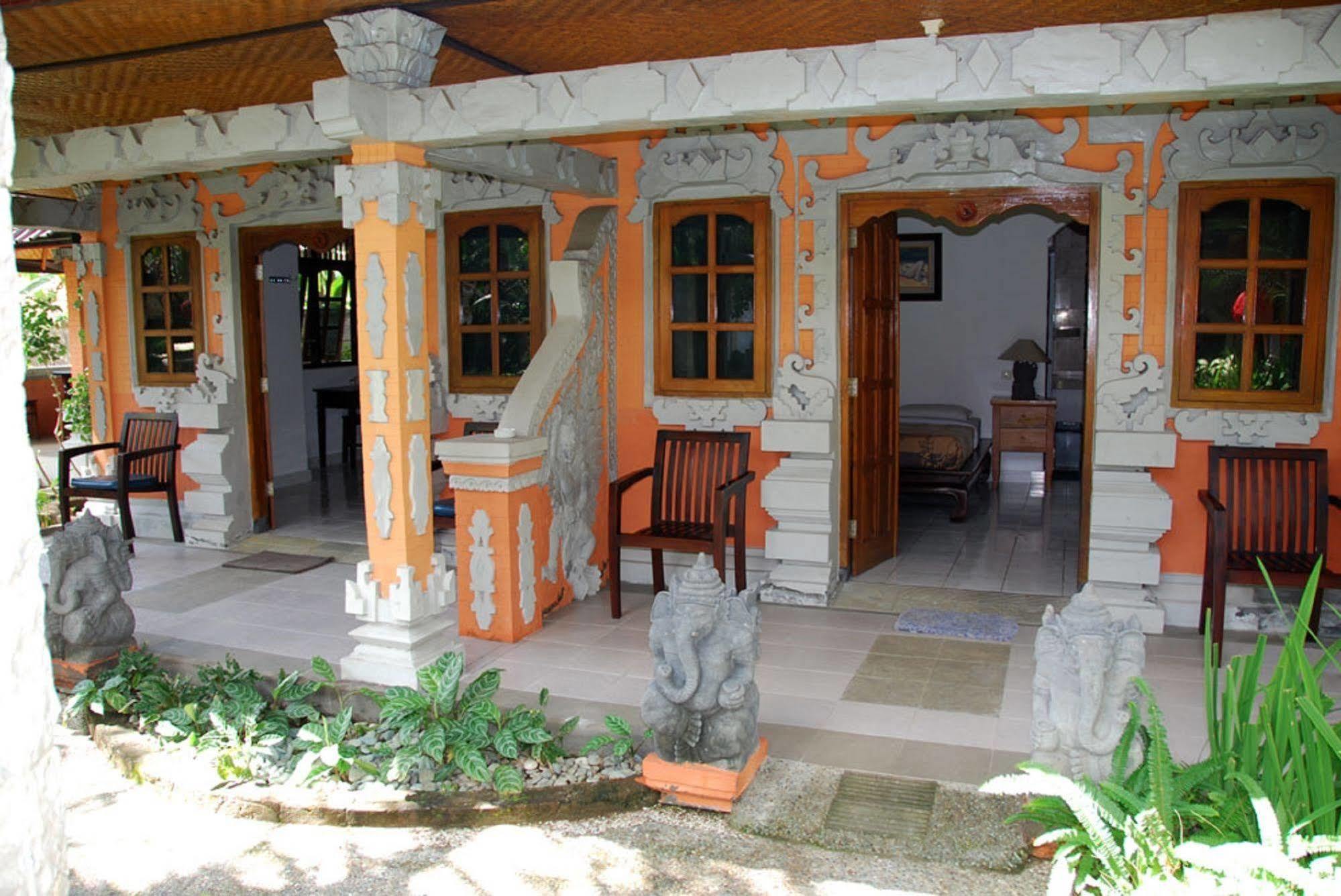 Oyo 2334 Melka Excelsior Hotel Singaraja  Exterior photo