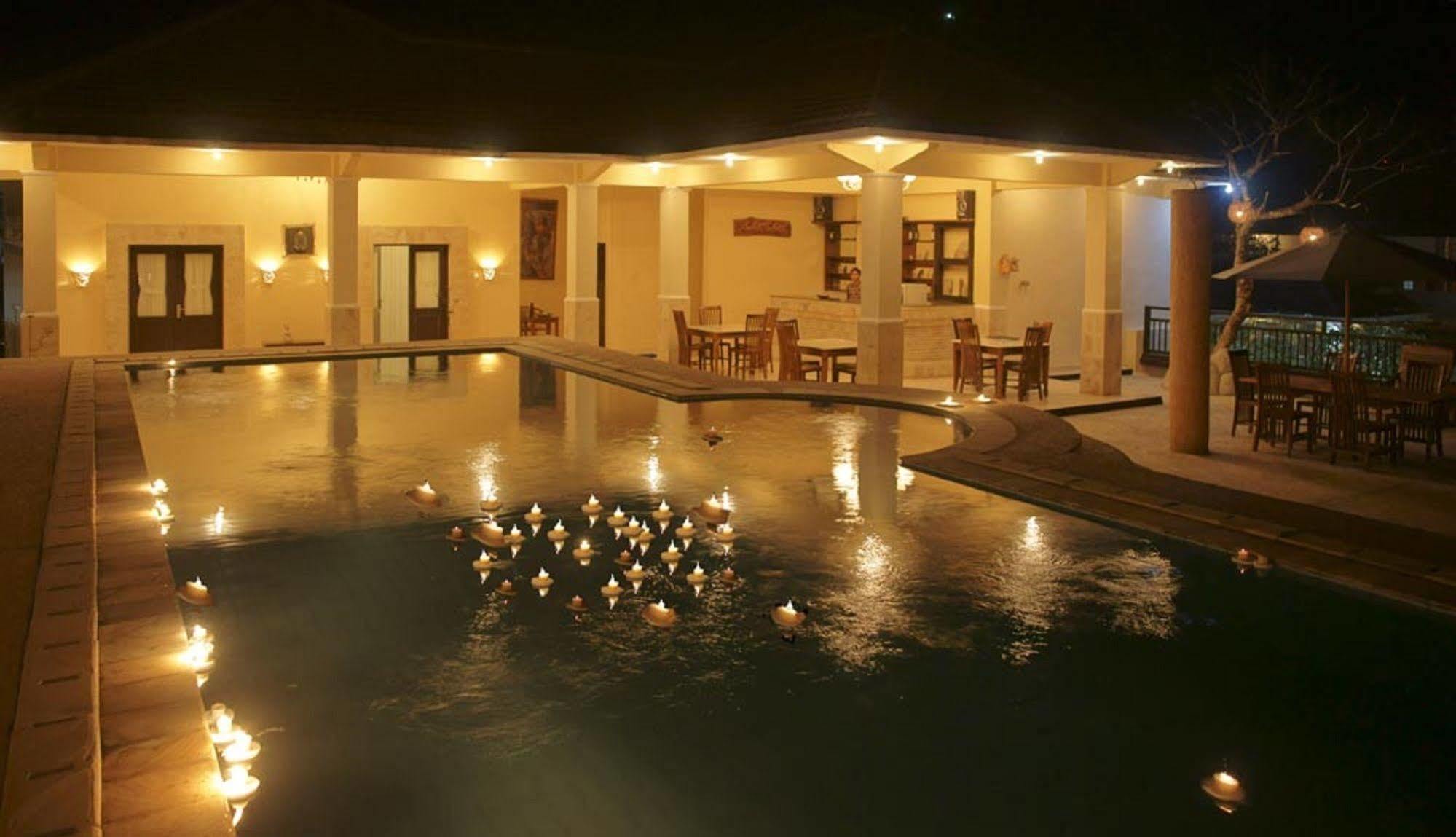 Oyo 2334 Melka Excelsior Hotel Singaraja  Exterior photo